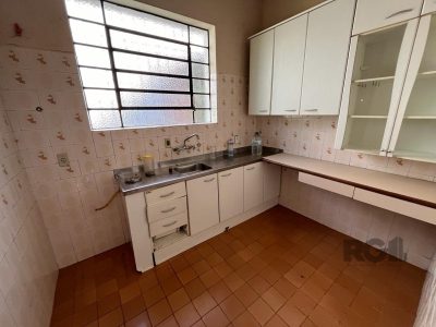 Casa à venda com 186m², 4 quartos, 4 vagas no bairro Medianeira em Porto Alegre - Foto 17