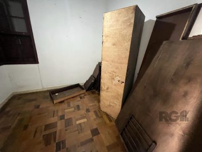 Casa à venda com 186m², 4 quartos, 4 vagas no bairro Medianeira em Porto Alegre - Foto 19