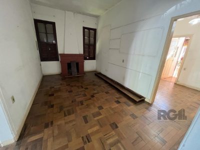 Casa à venda com 186m², 4 quartos, 4 vagas no bairro Medianeira em Porto Alegre - Foto 20