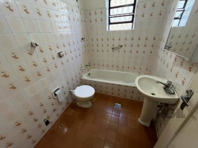 Casa à venda com 186m², 4 quartos, 4 vagas no bairro Medianeira em Porto Alegre - Foto 23