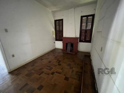 Casa à venda com 186m², 4 quartos, 4 vagas no bairro Medianeira em Porto Alegre - Foto 22