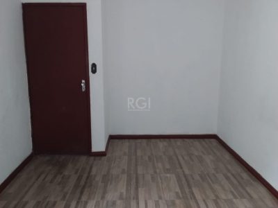 Casa à venda com 200m², 3 quartos, 1 suíte, 2 vagas no bairro Medianeira em Porto Alegre - Foto 4