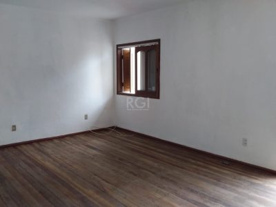 Casa à venda com 200m², 3 quartos, 1 suíte, 2 vagas no bairro Medianeira em Porto Alegre - Foto 3