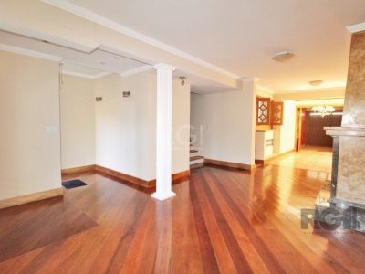 Casa à venda com 167m², 3 quartos, 1 suíte, 3 vagas no bairro Ipanema em Porto Alegre - Foto 4