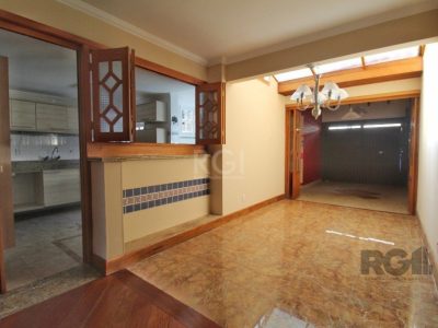 Casa à venda com 167m², 3 quartos, 1 suíte, 3 vagas no bairro Ipanema em Porto Alegre - Foto 17