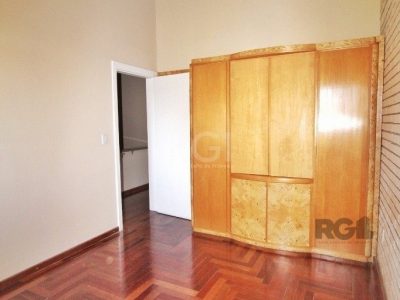 Casa à venda com 167m², 3 quartos, 1 suíte, 3 vagas no bairro Ipanema em Porto Alegre - Foto 32