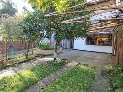 Casa à venda com 167m², 3 quartos, 1 suíte, 3 vagas no bairro Ipanema em Porto Alegre - Foto 3