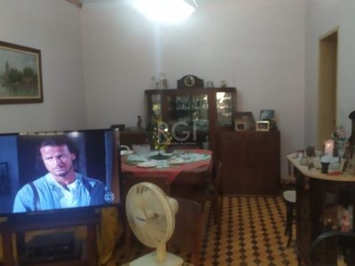 Casa à venda com 300m², 3 quartos, 4 vagas no bairro São João em Porto Alegre - Foto 2