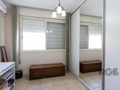 Casa à venda com 226m², 3 quartos, 1 suíte, 3 vagas no bairro Três Figueiras em Porto Alegre - Foto 26