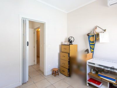 Casa à venda com 226m², 3 quartos, 1 suíte, 3 vagas no bairro Três Figueiras em Porto Alegre - Foto 27