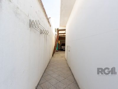 Casa à venda com 226m², 3 quartos, 1 suíte, 3 vagas no bairro Três Figueiras em Porto Alegre - Foto 42