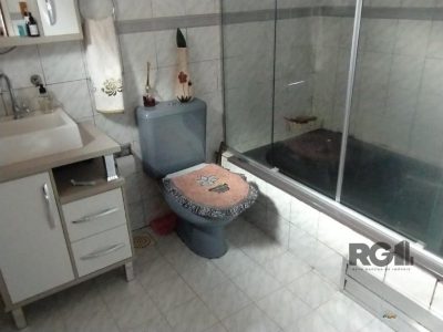 Casa à venda com 638m², 2 quartos, 1 suíte, 2 vagas no bairro Glória em Porto Alegre - Foto 11