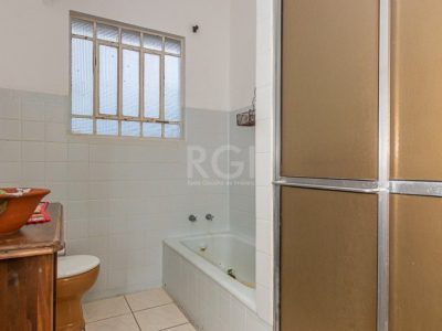 Casa à venda com 166m², 3 quartos, 2 vagas no bairro Petrópolis em Porto Alegre - Foto 14