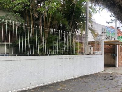 Casa à venda com 200m², 3 quartos, 1 suíte, 9 vagas no bairro Partenon em Porto Alegre - Foto 2