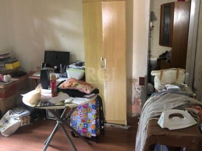 Casa à venda com 200m², 3 quartos, 1 suíte, 9 vagas no bairro Partenon em Porto Alegre - Foto 11