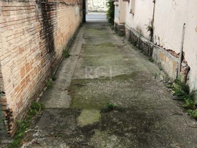 Casa à venda com 200m², 3 quartos, 1 suíte, 9 vagas no bairro Partenon em Porto Alegre - Foto 15