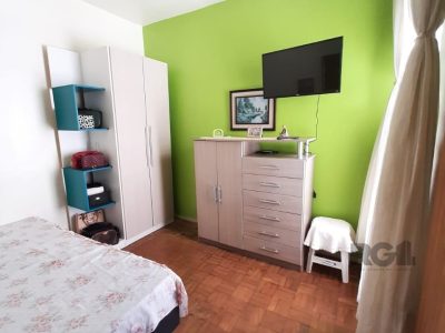 Casa à venda com 256m², 4 quartos, 1 suíte, 2 vagas no bairro Santana em Porto Alegre - Foto 9