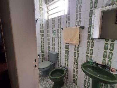 Casa à venda com 256m², 4 quartos, 1 suíte, 2 vagas no bairro Santana em Porto Alegre - Foto 10