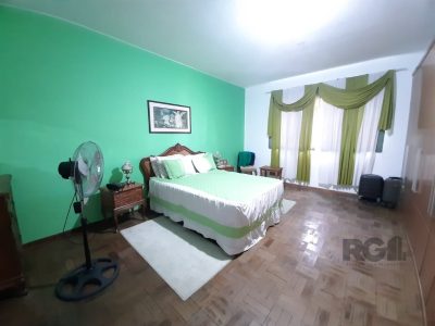 Casa à venda com 256m², 4 quartos, 1 suíte, 2 vagas no bairro Santana em Porto Alegre - Foto 14