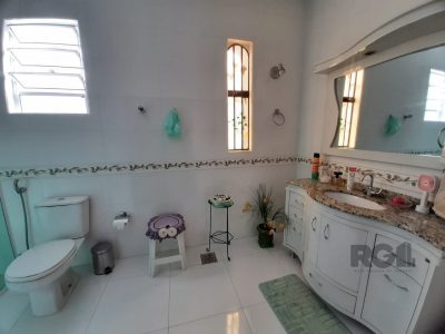 Casa à venda com 256m², 4 quartos, 1 suíte, 2 vagas no bairro Santana em Porto Alegre - Foto 16