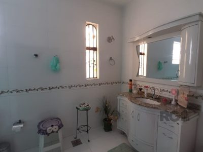 Casa à venda com 256m², 4 quartos, 1 suíte, 2 vagas no bairro Santana em Porto Alegre - Foto 18