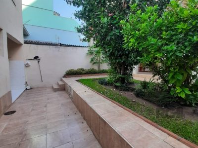 Casa à venda com 256m², 4 quartos, 1 suíte, 2 vagas no bairro Santana em Porto Alegre - Foto 30