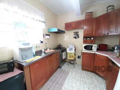 Casa à venda com 256m², 4 quartos, 1 suíte, 2 vagas no bairro Santana em Porto Alegre - Foto 33