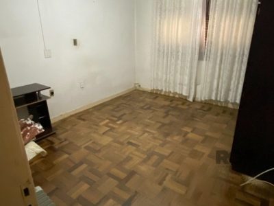 Casa à venda com 186m², 4 quartos, 4 vagas no bairro Medianeira em Porto Alegre - Foto 8