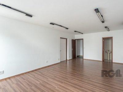 Conjunto/Sala à venda com 33m² no bairro Menino Deus em Porto Alegre - Foto 3