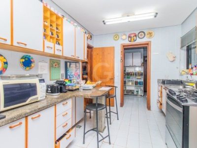 Apartamento à venda com 246m², 4 quartos, 1 suíte, 2 vagas no bairro Rio Branco em Porto Alegre - Foto 2