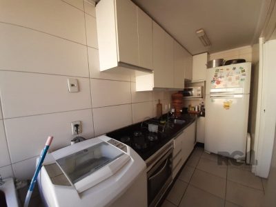 Apartamento à venda com 66m², 3 quartos, 1 suíte, 1 vaga no bairro Partenon em Porto Alegre - Foto 5