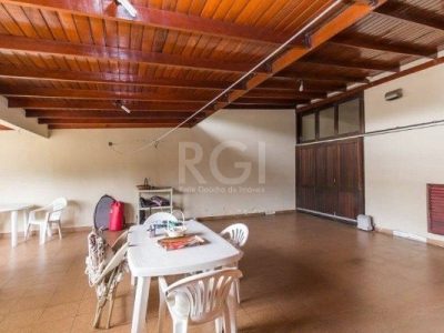 Casa à venda com 396m², 4 quartos, 2 suítes, 6 vagas no bairro Chácara das Pedras em Porto Alegre - Foto 33