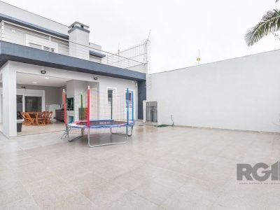 Casa à venda com 254m², 4 quartos, 3 suítes, 5 vagas no bairro Vila Ipiranga em Porto Alegre - Foto 3