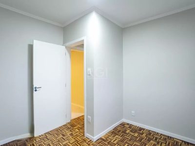 Apartamento à venda com 80m², 2 quartos, 1 suíte no bairro Farroupilha em Porto Alegre - Foto 18