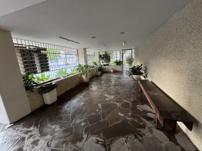 Apartamento à venda com 76m², 2 quartos, 1 suíte, 2 vagas no bairro Menino Deus em Porto Alegre - Foto 3