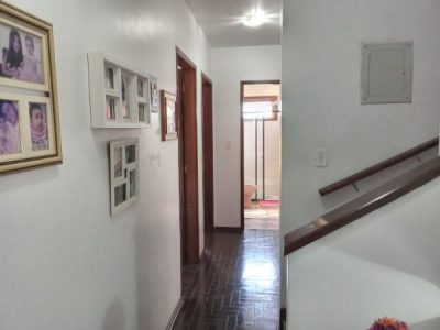 Casa à venda com 228m², 4 quartos, 2 suítes, 3 vagas no bairro Medianeira em Porto Alegre - Foto 13