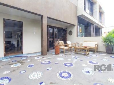 Casa à venda com 149m², 3 quartos, 1 suíte, 2 vagas no bairro Higienópolis em Porto Alegre - Foto 2