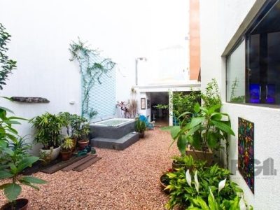 Casa à venda com 149m², 3 quartos, 1 suíte, 2 vagas no bairro Higienópolis em Porto Alegre - Foto 14