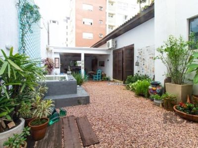 Casa à venda com 149m², 3 quartos, 1 suíte, 2 vagas no bairro Higienópolis em Porto Alegre - Foto 16