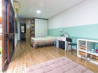 Casa à venda com 149m², 3 quartos, 1 suíte, 2 vagas no bairro Higienópolis em Porto Alegre - Foto 18