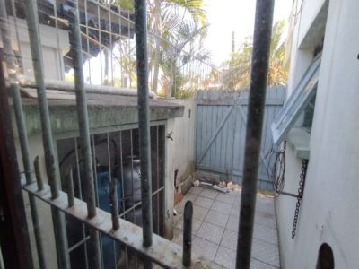 Casa à venda com 358m², 3 quartos, 1 suíte, 4 vagas no bairro Ipanema em Porto Alegre - Foto 22