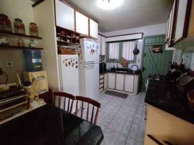 Casa à venda com 358m², 3 quartos, 1 suíte, 4 vagas no bairro Ipanema em Porto Alegre - Foto 16