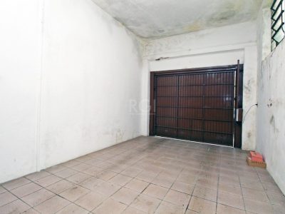 Casa à venda com 464m², 3 quartos, 1 suíte, 3 vagas no bairro Petrópolis em Porto Alegre - Foto 27