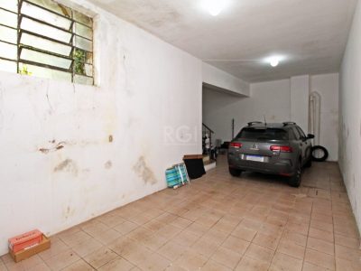 Casa à venda com 464m², 3 quartos, 1 suíte, 3 vagas no bairro Petrópolis em Porto Alegre - Foto 28