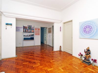 Casa à venda com 464m², 3 quartos, 1 suíte, 3 vagas no bairro Petrópolis em Porto Alegre - Foto 38