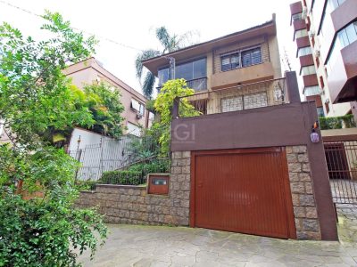 Casa à venda com 464m², 3 quartos, 1 suíte, 3 vagas no bairro Petrópolis em Porto Alegre - Foto 44