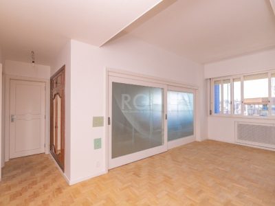 Apartamento à venda com 232m², 3 quartos, 1 suíte, 1 vaga no bairro Moinhos de Vento em Porto Alegre - Foto 3