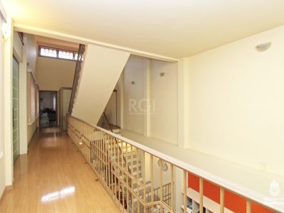 Casa à venda com 347m², 5 quartos, 2 suítes, 3 vagas no bairro São João em Porto Alegre - Foto 56