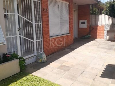 Casa à venda com 300m², 3 quartos, 1 suíte, 4 vagas no bairro Jardim Lindóia em Porto Alegre - Foto 17