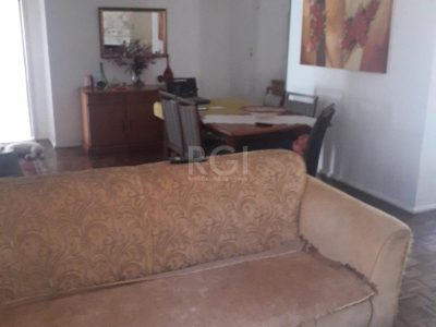 Casa à venda com 300m², 3 quartos, 1 suíte, 4 vagas no bairro Jardim Lindóia em Porto Alegre - Foto 18